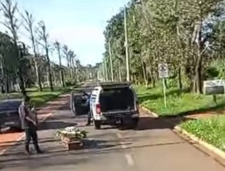 Caixão cai de carro funerário a caminho do cemitério em Cassilândia