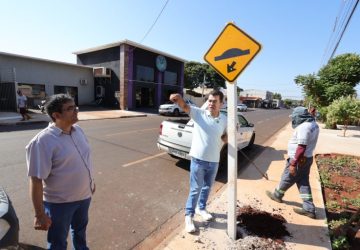 Moradores reclamam e prefeitura sinaliza cruzamento perigoso no Flórida II