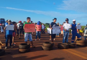 Com reunião marcada para amanhã, moradores liberam BR-163 após 2 horas de protesto