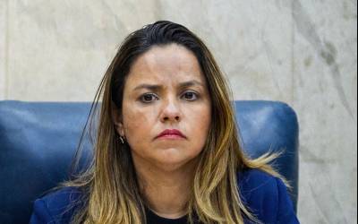 Ex-vereadora de São Paulo se defende de ter levado privada ao sair do gabinete