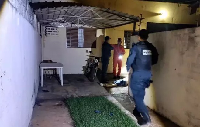 Homem é encontrado morto com sinais de espancamento em edícula